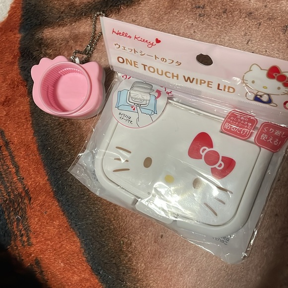 Hello Kitty wipey lid & cap - Picture 2 of 2